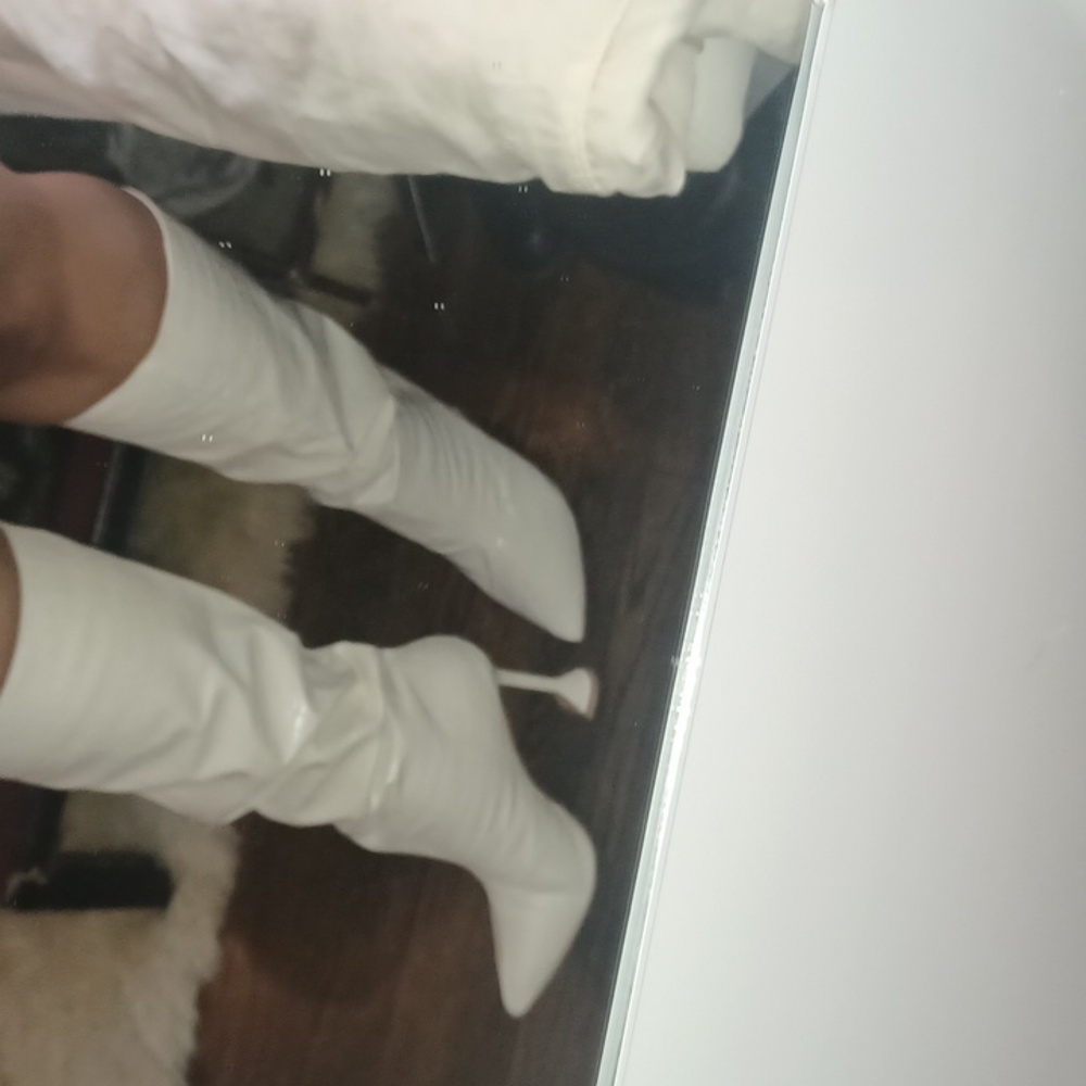 FASHION NOVA Creme Faux Patent Leather Gator Skin Knee-High Boots 10.M - Picture 2 of 4